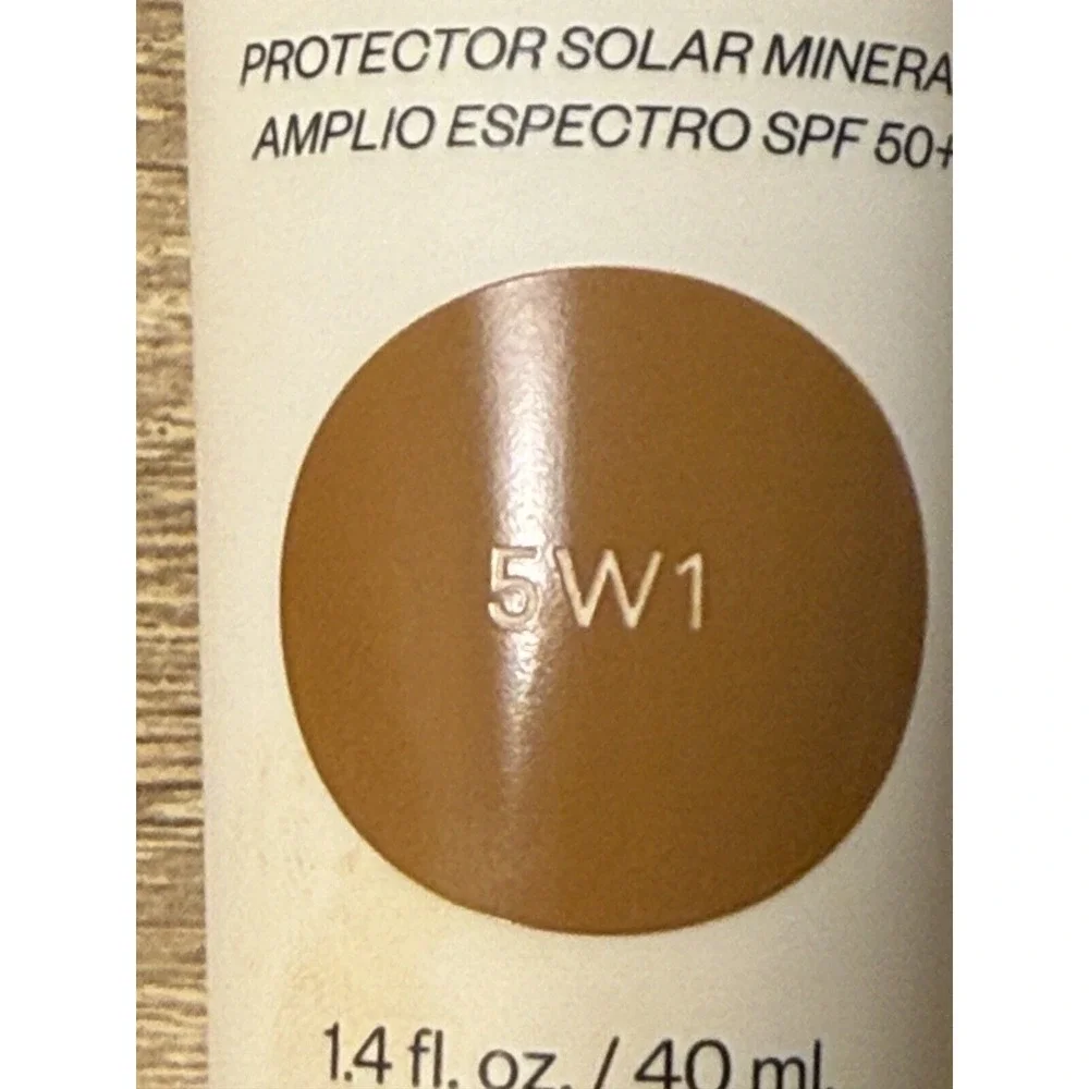 toty. Illumina CC Cream SPF 50+ Perfecting Fluid NIB 5W1‎ Deep Terracotta